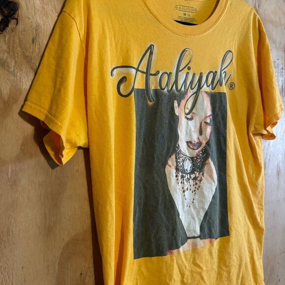 Aaliyah Short Sleeve 100% Cotton Yellow 90s Retro Graphic Tee Sz M / L - Picture 2 of 5